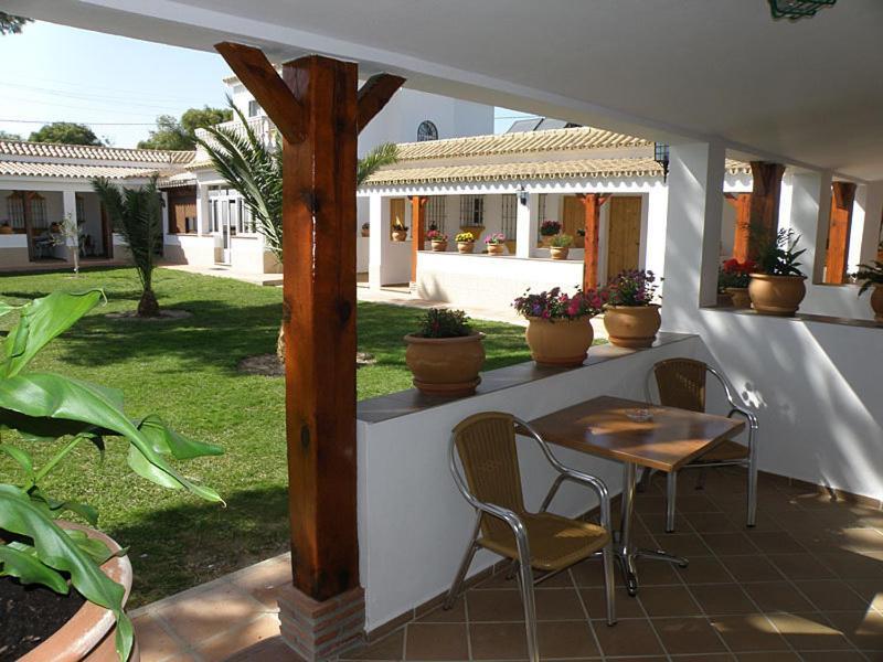 Hostal Las Acacias Los Caños de Meca Exterior foto
